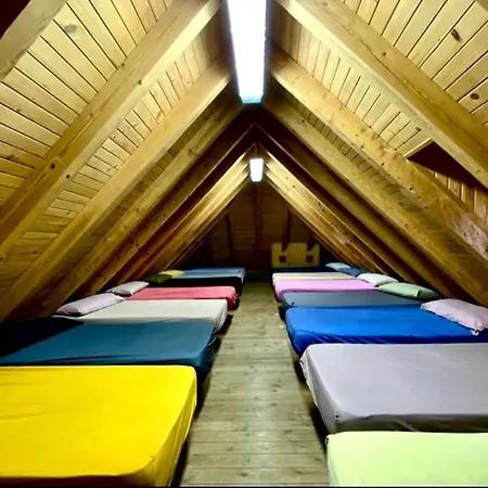 Albergue Refugi D' Alos *